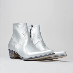 ! Alessandro Vasini CLINT ANKLE BOOT IN DISTRESSED SILVER LEATHER
